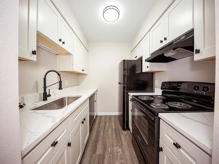Shadow Ridge Apartments — Photo 15