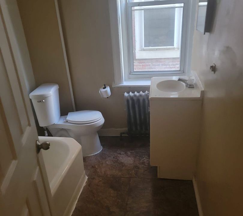 1st image of 27 Colonial Ave #1