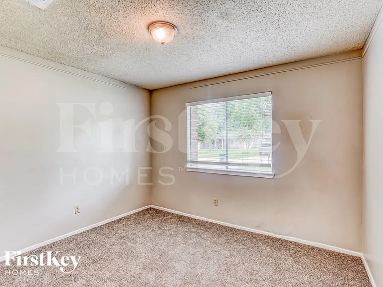 6918 Skyline Park Dr — Photo 14
