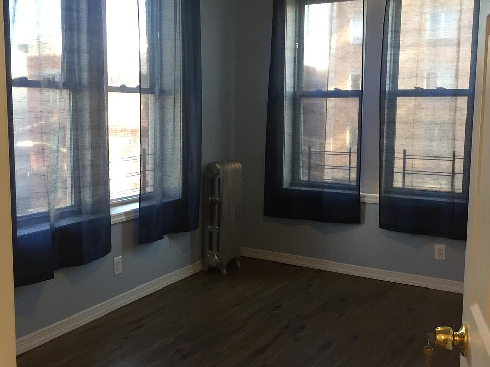 1st image of 2666 E 18th St #3