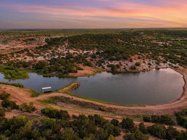 1089 Tennyson Rd, Bronte, TX 76933