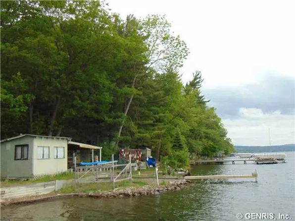 7276 W Bluff Dr, Keuka Park, NY 14478