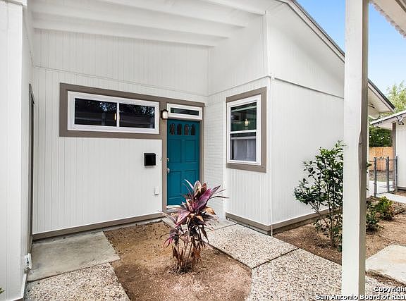 3rd image of 618 Brightwood Pl