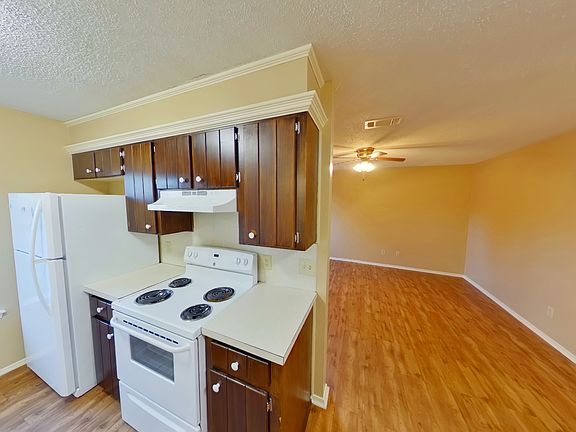 4th image of 805 W 38th St #1