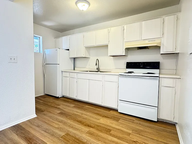 North Central (Stone and Prince), 2 story apartment complex with a/c! — Photo 25