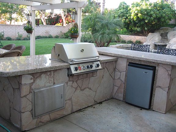 BBQ/Granite Entertainment Area
