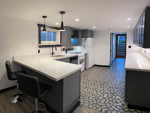 Bar counter including padded bar stools