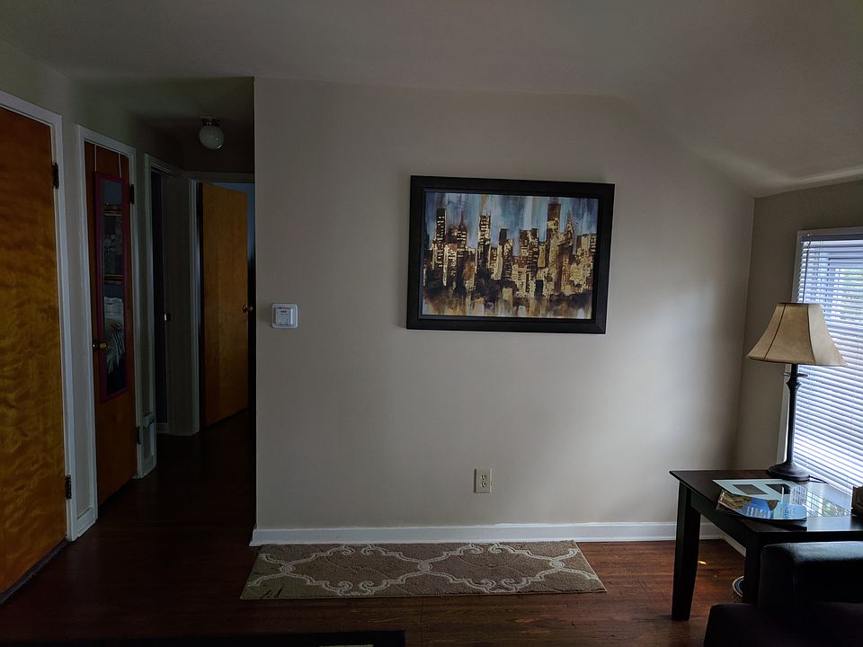 1st image of 140 Rossiter Rd #Up