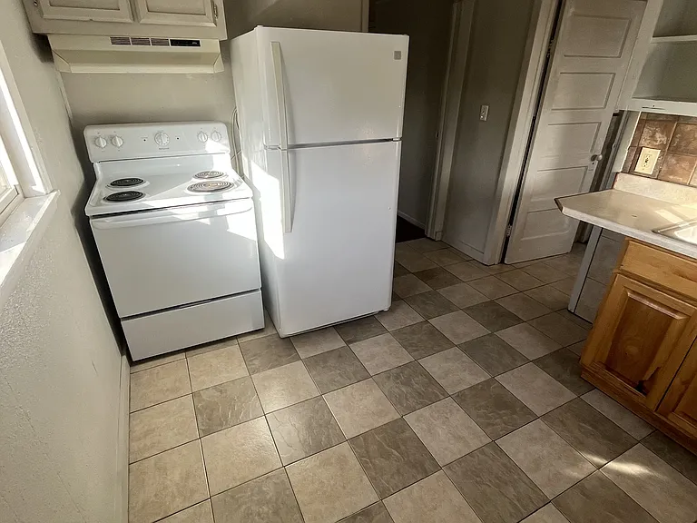 531 1/2 W 9th St #W — Photo 5