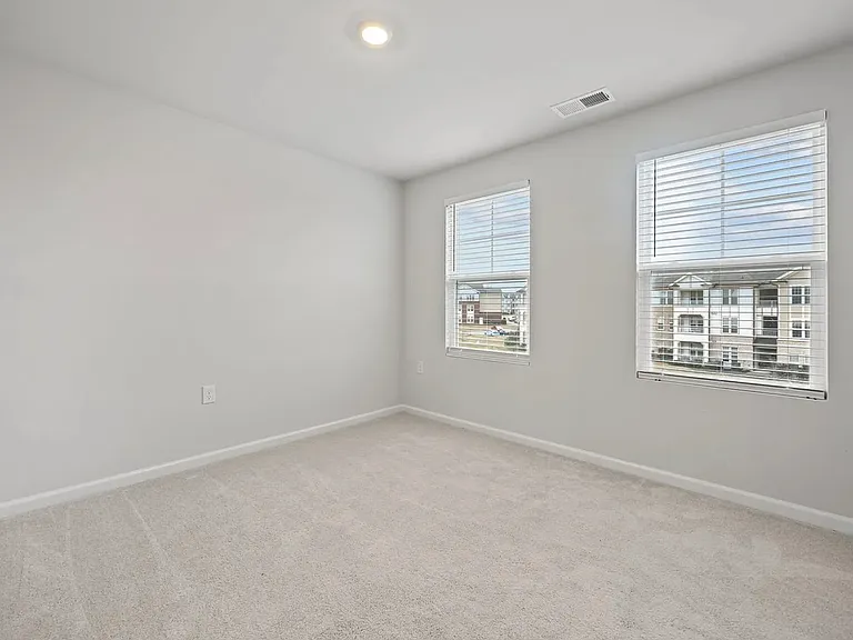 2427 Kasota Ln — Photo 33