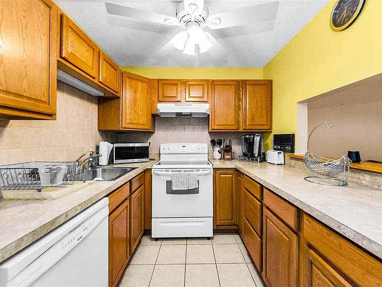 2575 Pine Ridge Way S #E1 — Photo 8