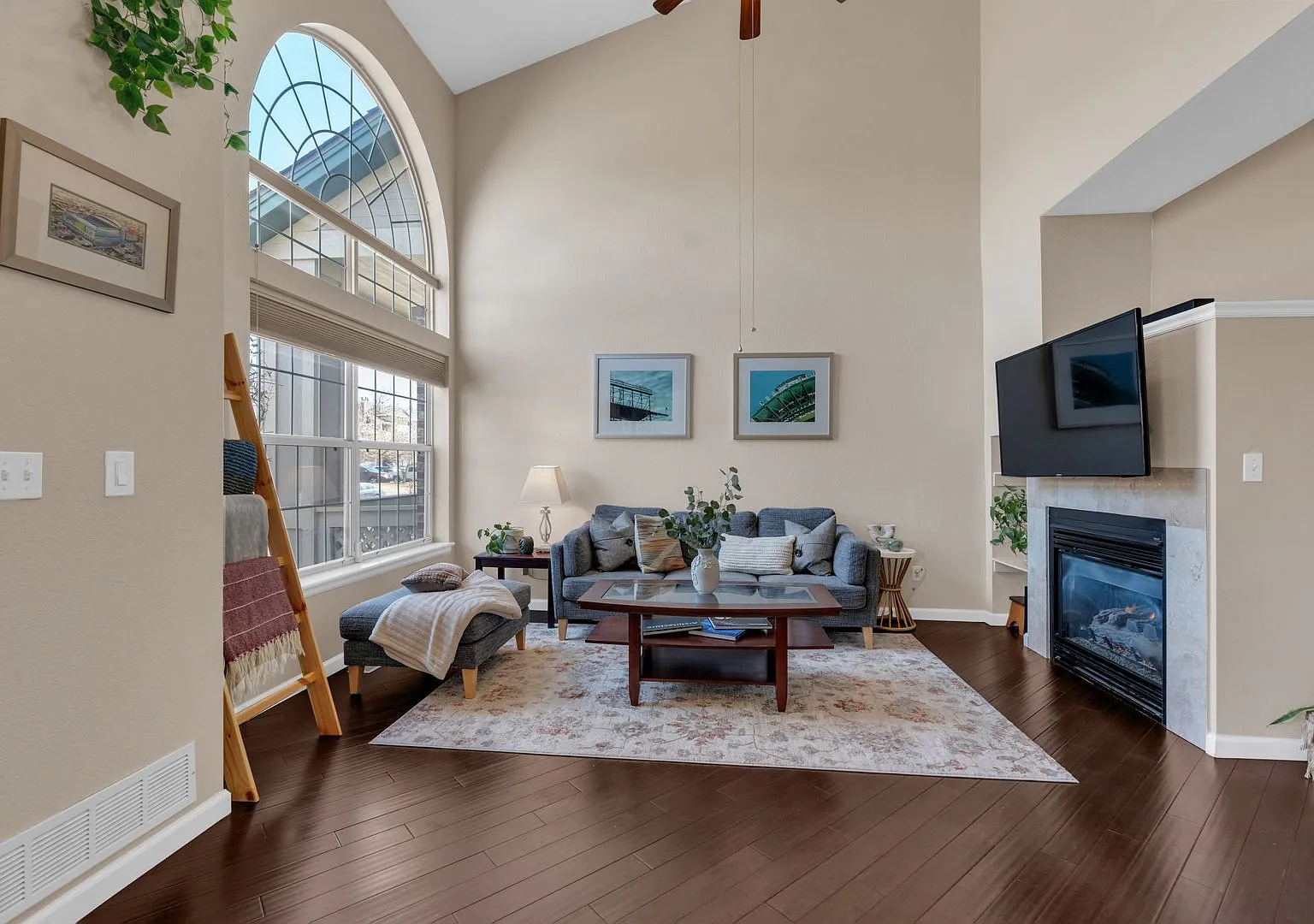 Gorgeous Upgraded Townhome in Sought-After Community Cherry Creek Schools — Photo 3