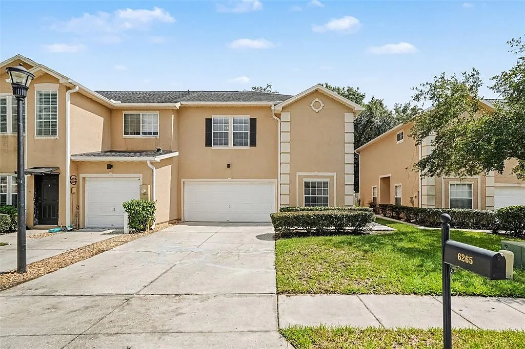 3 bed, 2.5 bath, 1764 sqft, $2,400 — Photo 1