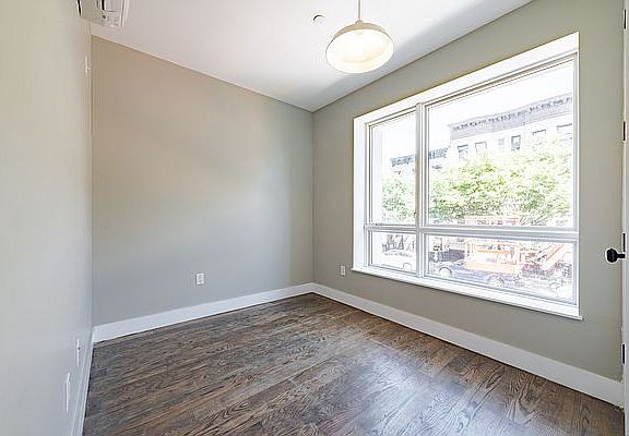 5th image of 806 Saint Johns Pl #4E