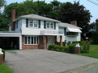 33 Beachmount Ave, Bristol, RI 02809