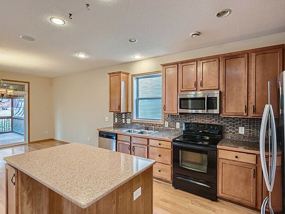 4th image of 4640 Empress Way N