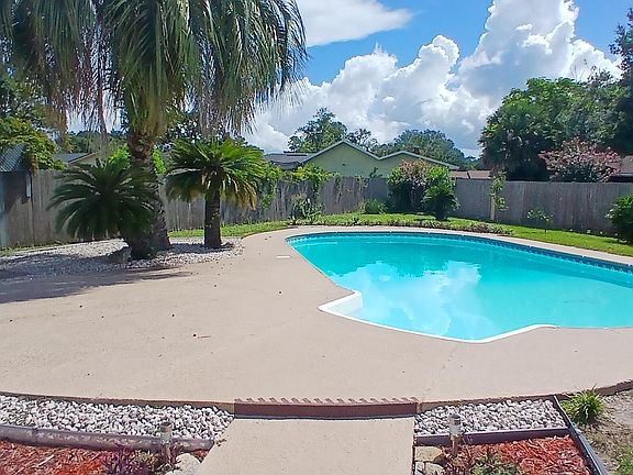 2nd image of 3508 RED OAK Circle E