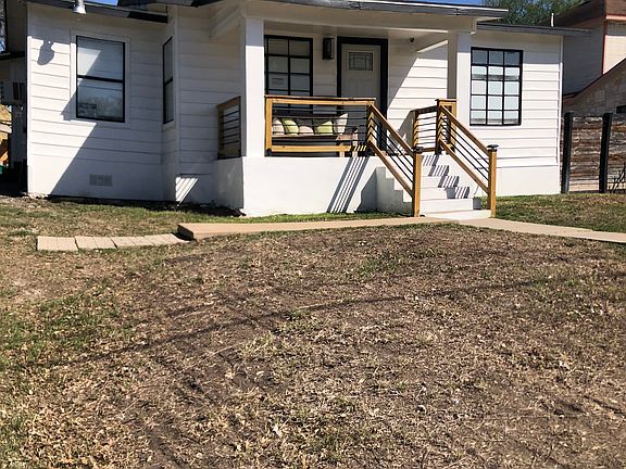 3rd image of 218 Loma Park Dr