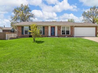2709 Greenleaf Dr, Saint Charles, MO 63303