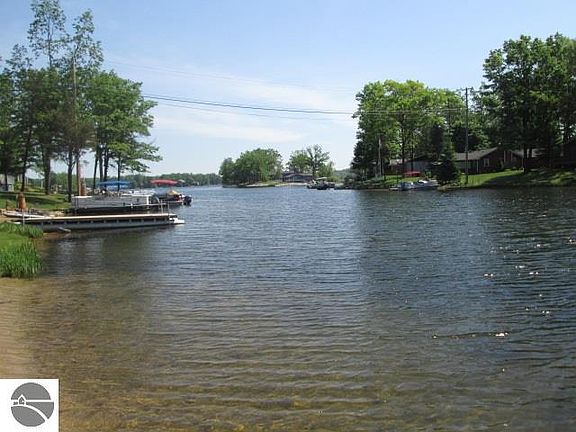 3rd image of 3225 S Ogemaw Trl