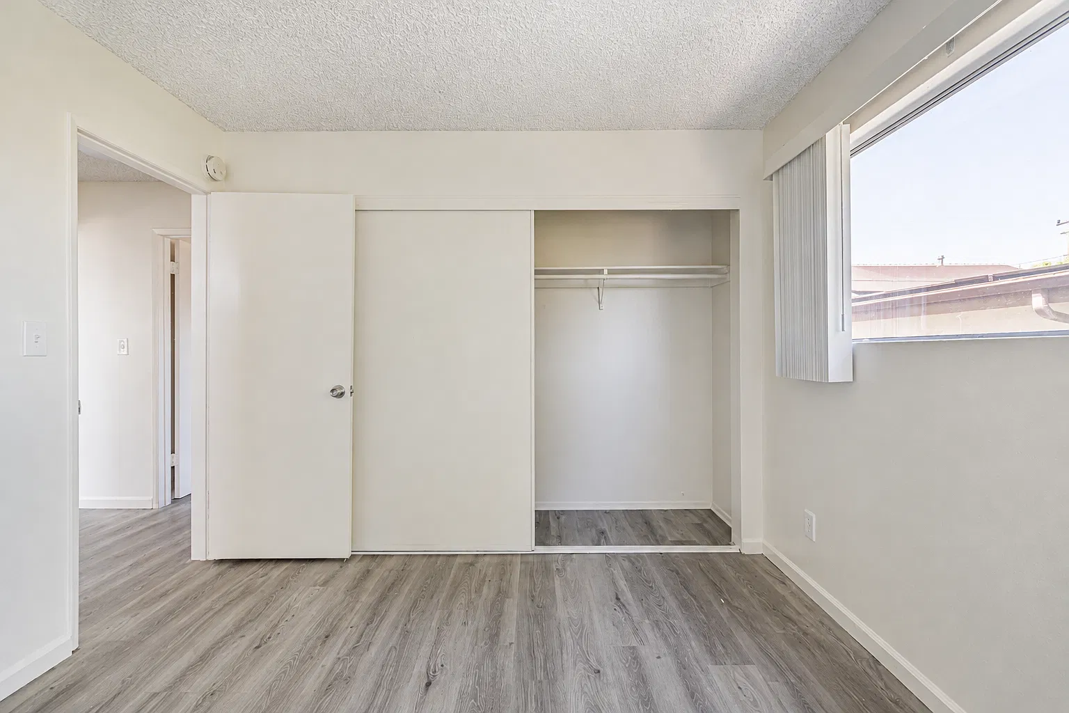 2 bed, 1000 sqft, $2,500 — Photo 4