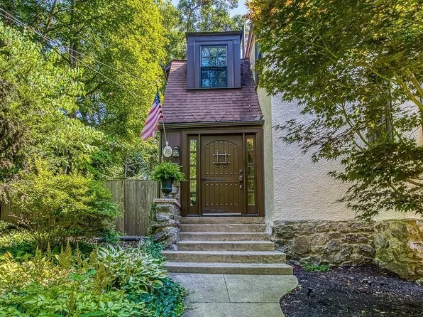 78 Woodleigh Rd, Dedham, MA 02026