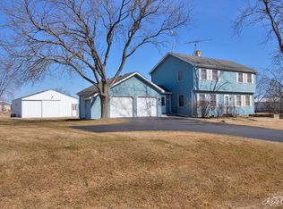 1004 Paddock Rd, Spring Grove, IL 60081