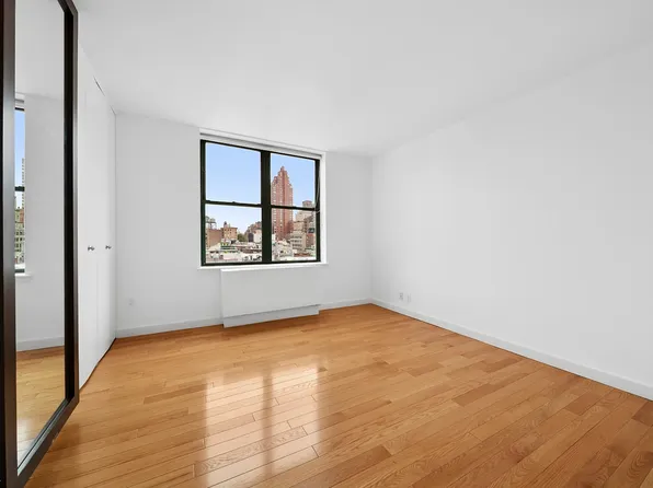 2250 Broadway image 6 of 12