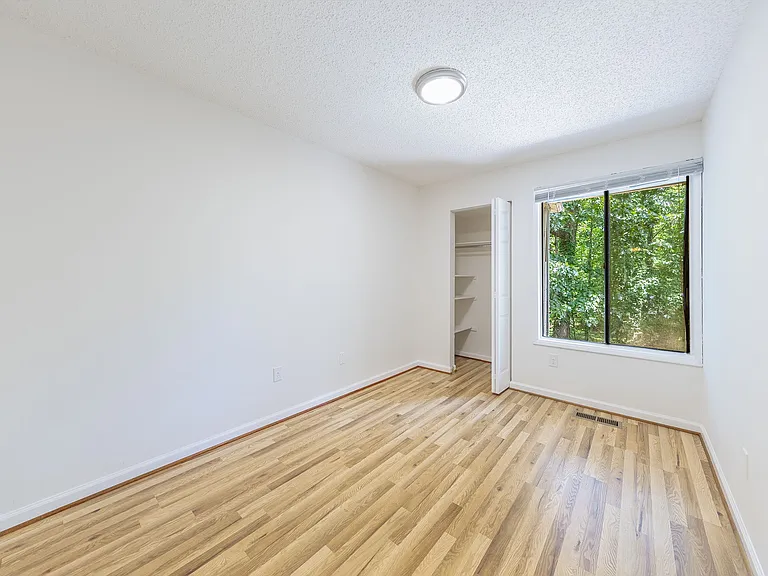 2232 Southgate Sq — Photo 10