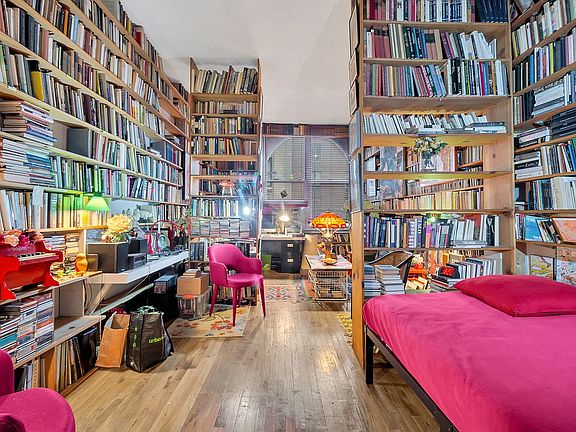2nd image of 23 Waverly Pl APT 5X