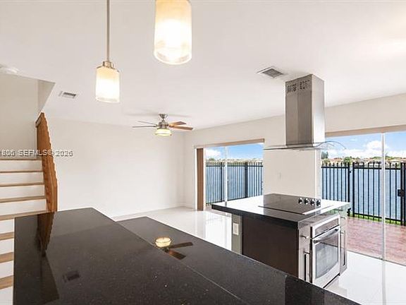 5th image of 2561 W 60th Pl #Townhouse 102-1