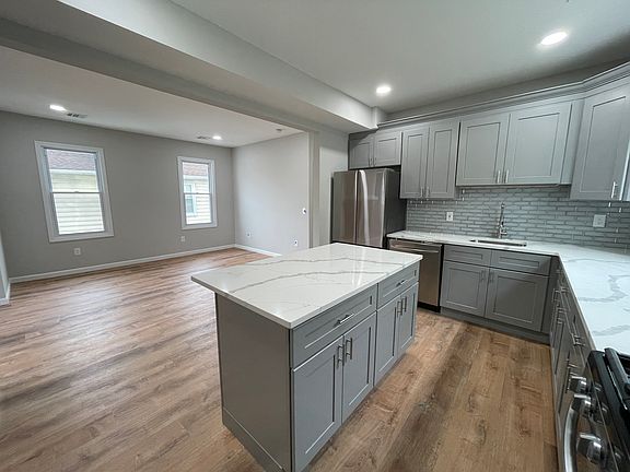 2nd image of 124 Franklin St Floor 2