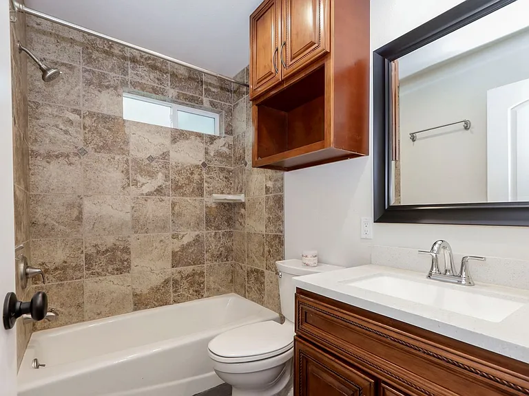 88 Southgate St — Photo 46