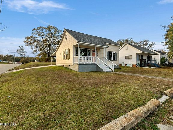 2nd image of 104 N 14th Ave