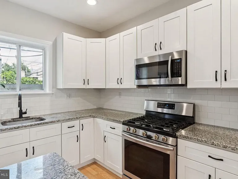 2211 Titan St — Photo 17