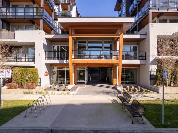 108 E 8th St #202, North Vancouver, BC V7L 1Z2