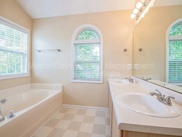 4001 Winecott Dr — Photo 12