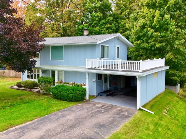 824 N Main St, Lanse, MI 49946