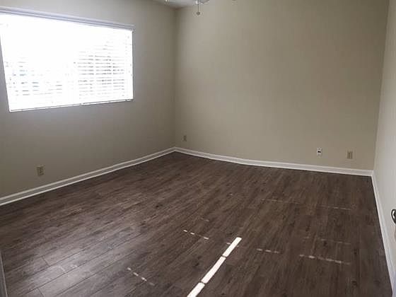 5th image of 2901 W Victory Blvd APT A