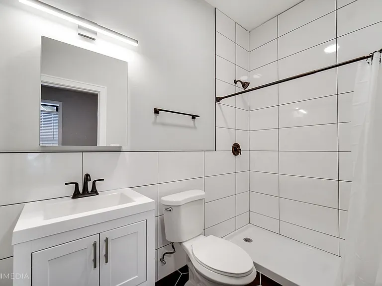 2735 W Polk St — Photo 9