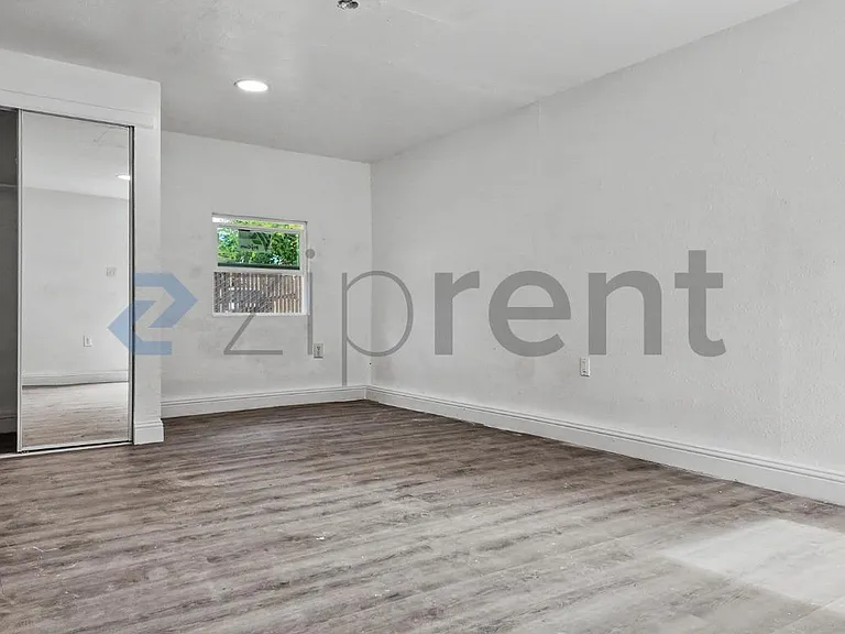 4309 32nd St — Photo 36
