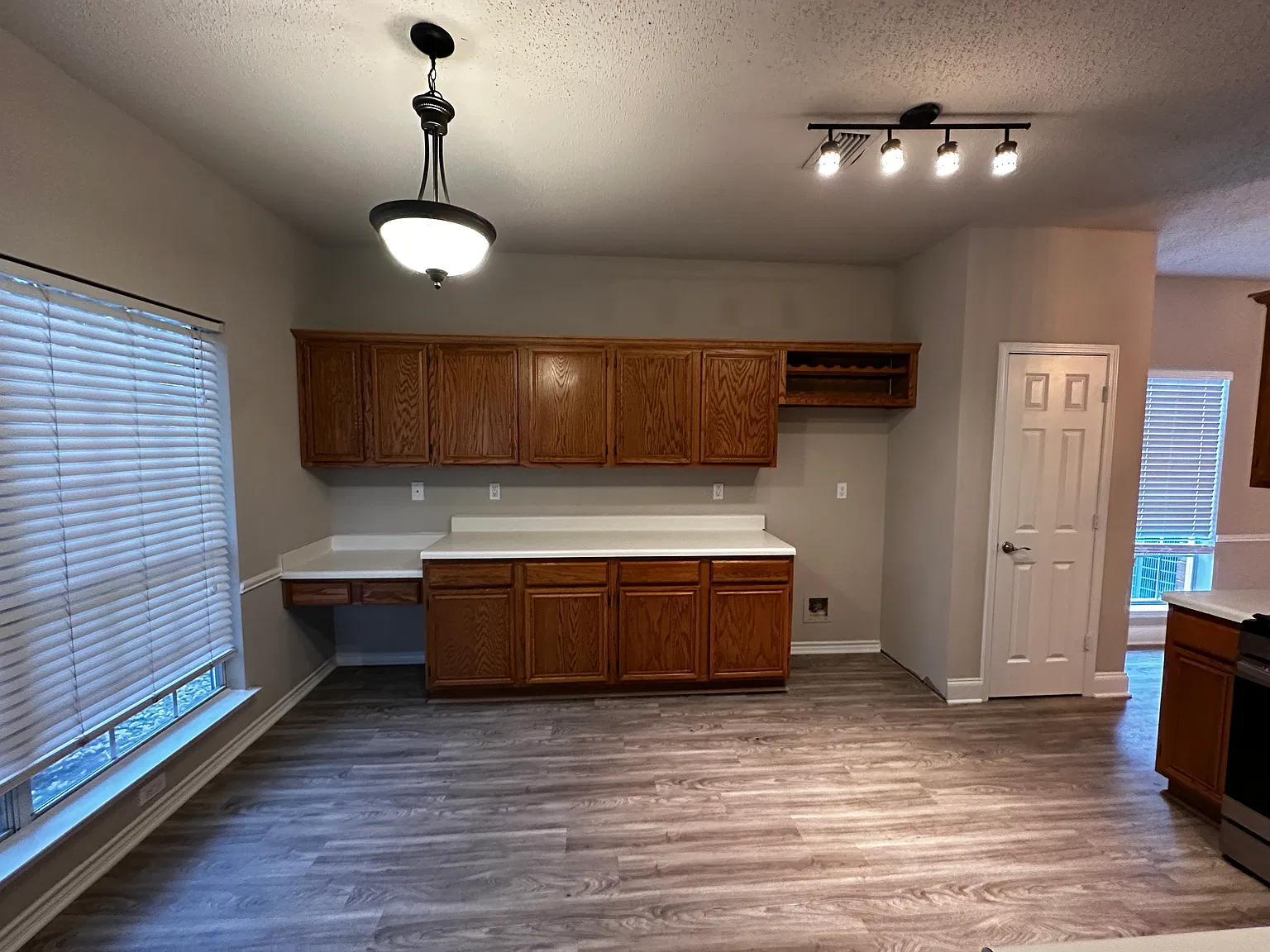 3 bed, 2.5 bath, 1800 sqft, $2,295 — Photo 4