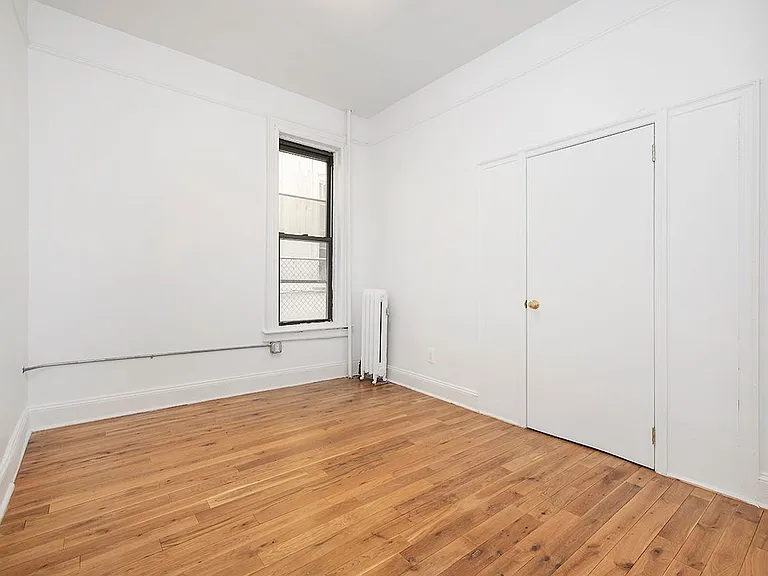 566 7th St #2 — Photo 3