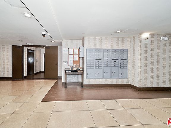 4th image of 848 S Irolo St APT 304