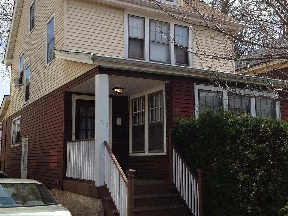 219 Howard St