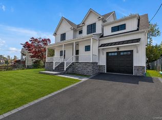 11 Adams St, East Rockaway, NY 11518