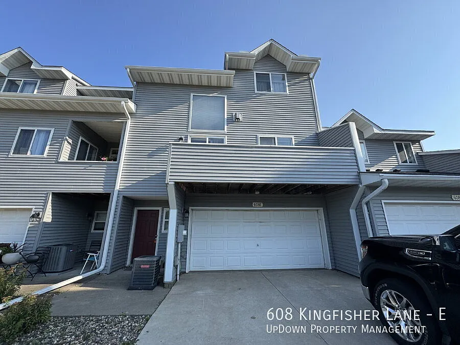 Charming 2-Bedroom Townhouse with 2 Full Baths in Woodbury Spacious 1470 Sq Ft Living at 608 King... — Photo 2
