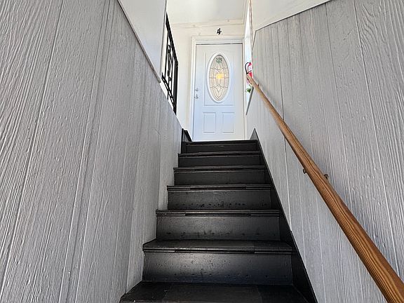 2nd image of 18 Stoddard Ave APT 4