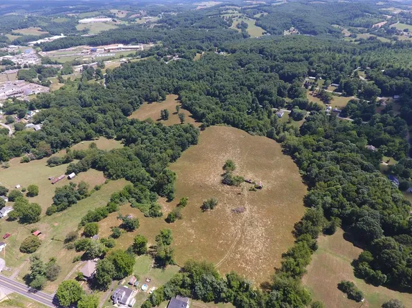 S Main St, Hillsville, VA 24343
