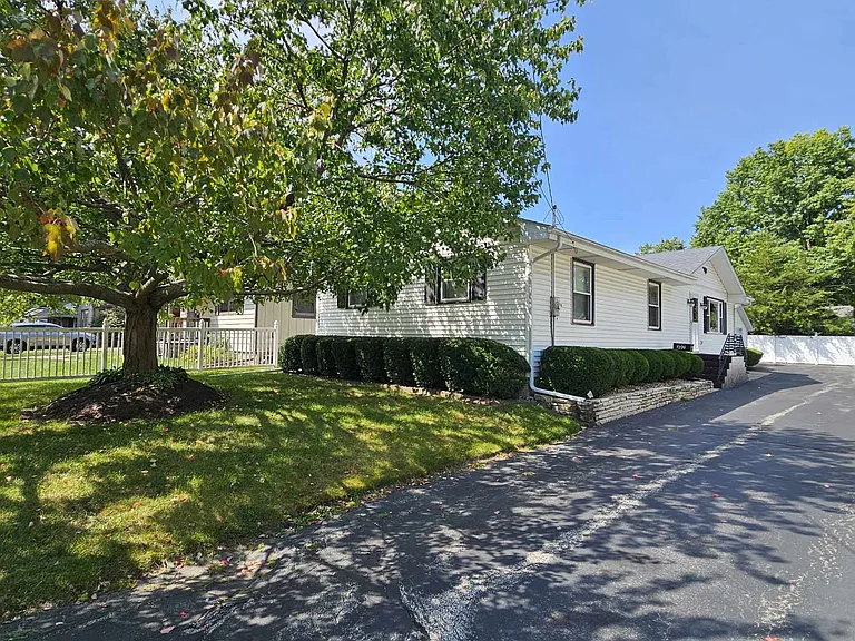 302 Merrill Ave — Photo 12